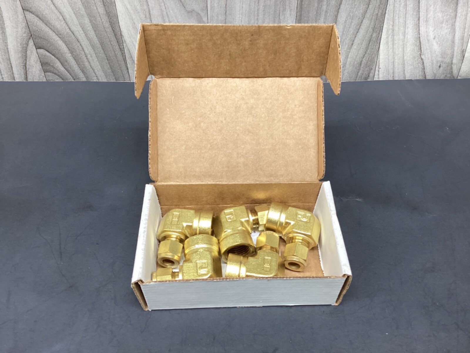 LOT OF 5 PARKER 5233 TUBE ADAPTER 3/4” FNPT TO 1/2” FEMALE 90° ELBOW #3G89PR7*OH