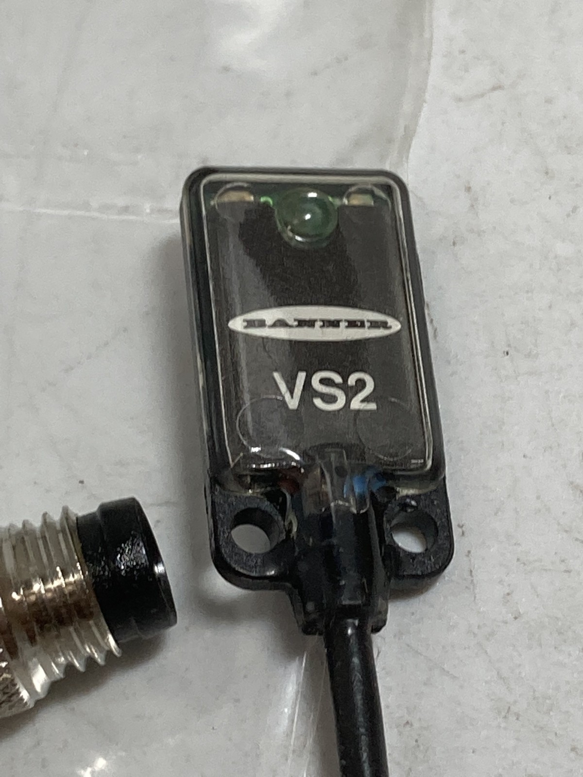 BANNER VS2AP5RQ MINIATURE SENSOR 61596 10-30VDC PNP 1.2M RANGE NIB