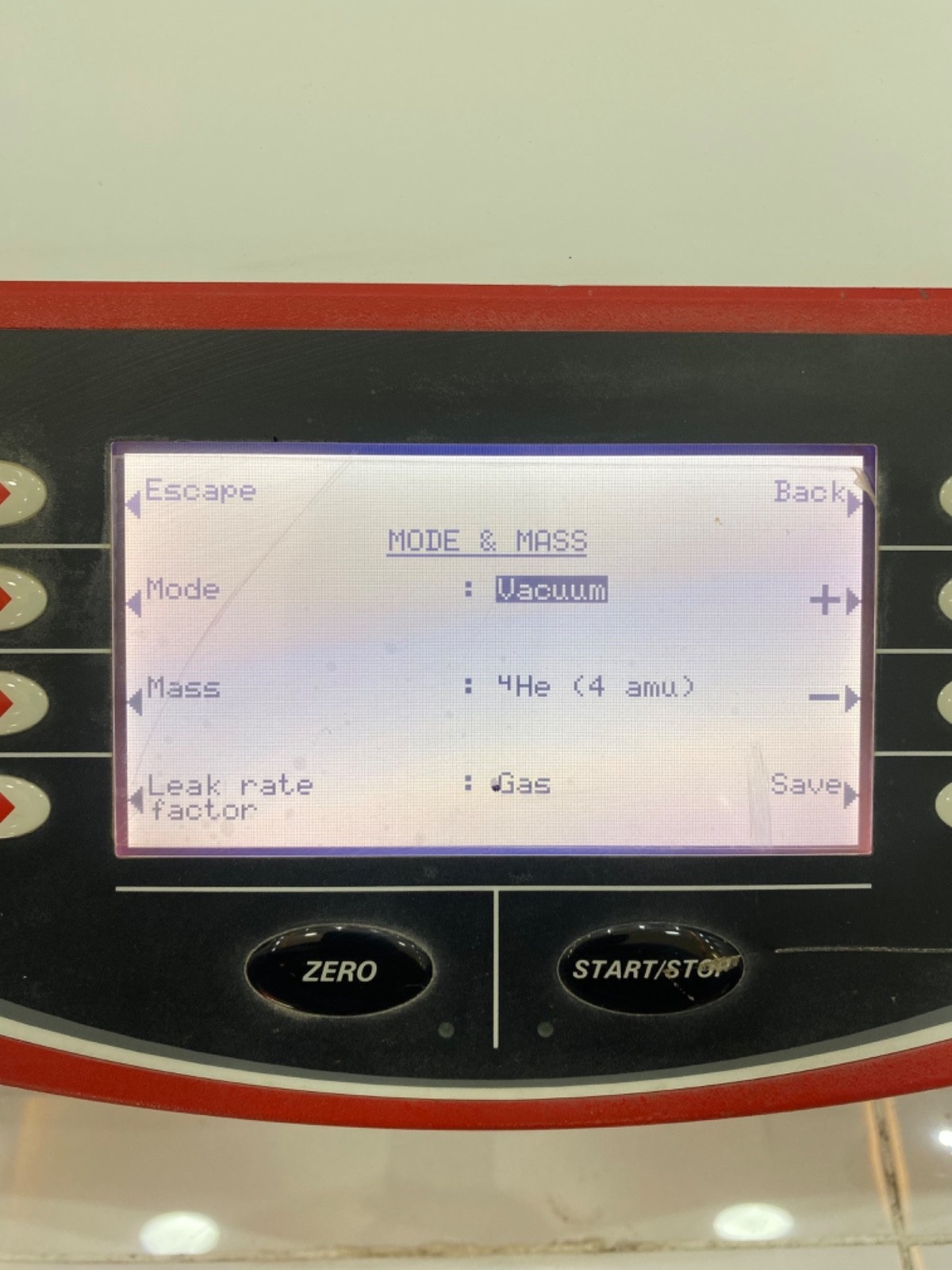 PFEIFFER VACUUM HLT 570 Helium Leak Detector, 120 V