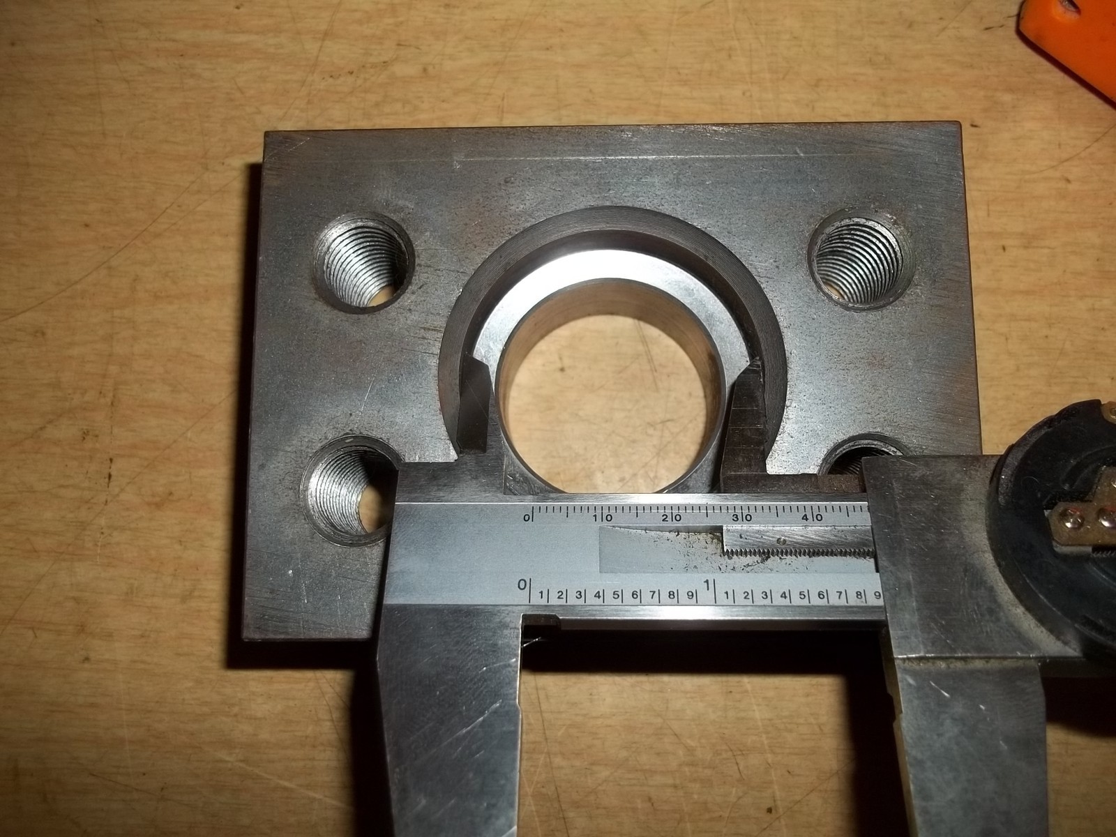 Flange Block 1104 24 24 4-15/32″ x 3-1/4″ x 1-15/36″ ID 1-1/2″ OD 1-3/4″