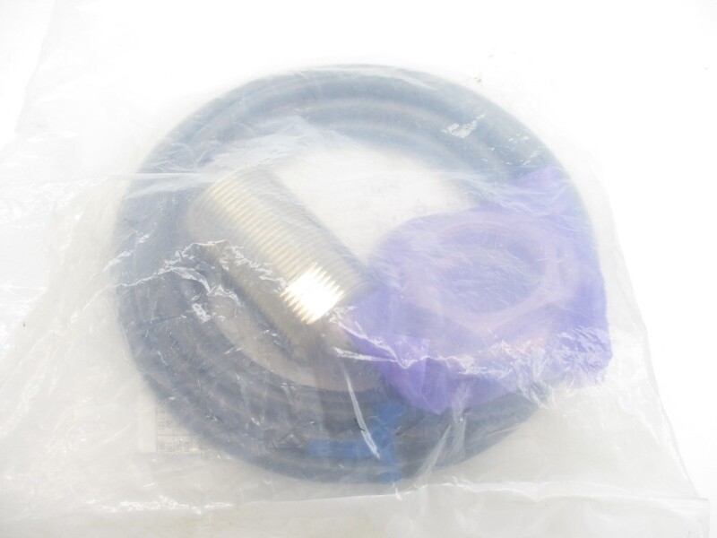 OMRON E2E-X10F1-2M 12-24VDC NSMP