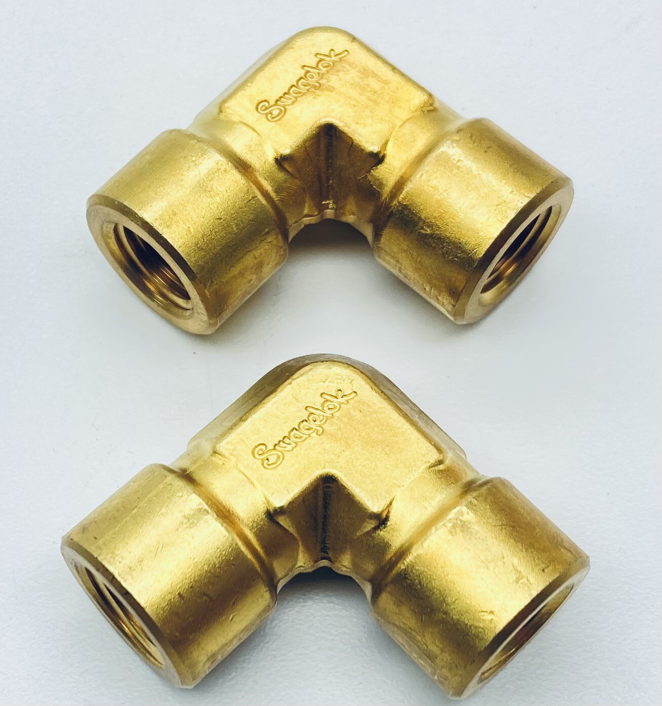 LOT OF 2 UNUSED SWAGELOK 3/8″ BRASS FEMALE 90° ELBOW
