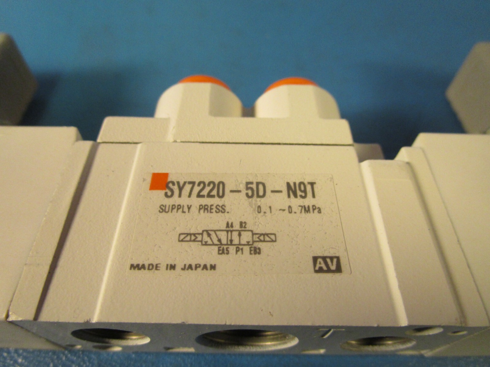 SMC SY7220-5D-N9T Solenoid Valve 24vdc, SY7000 Series, RUBBER SEAL