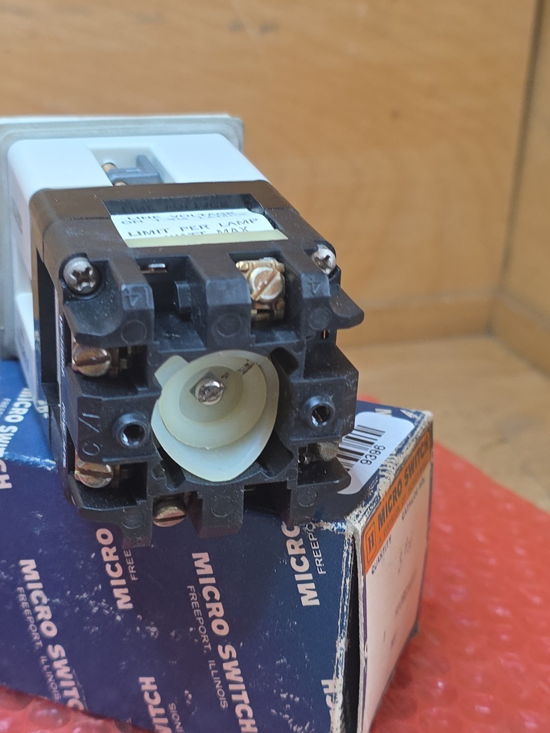Micro Switch 910BFA011 Selector Switch 3 Position NEW