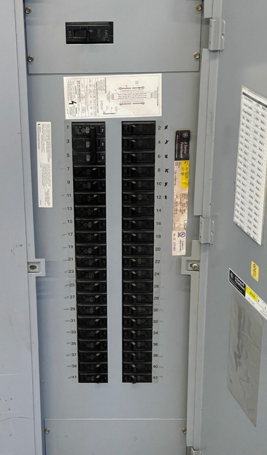 GENERAL ELECTRIC MAIN BREAKER PANEL AQU3422RCXAXT1B4