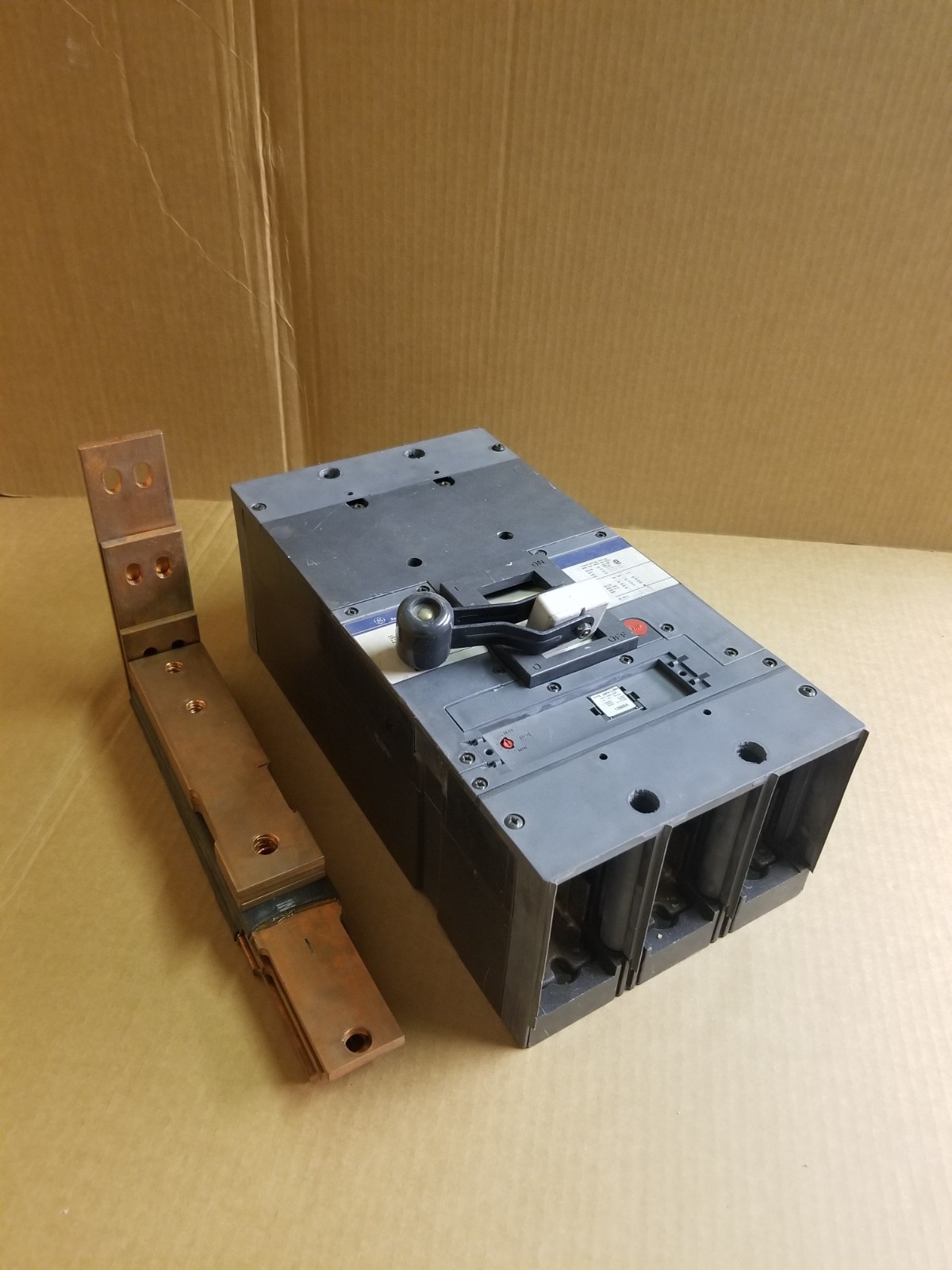 GE Spectra RMS Circuit Breaker SKHA36AT1200 Model No. 1 1200A 600VAC 52091WVS