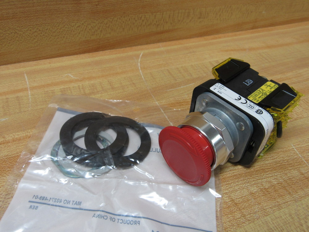 Allen Bradley 800TC-FXT6A5S Red Button W/(2) 800TC-XD4S