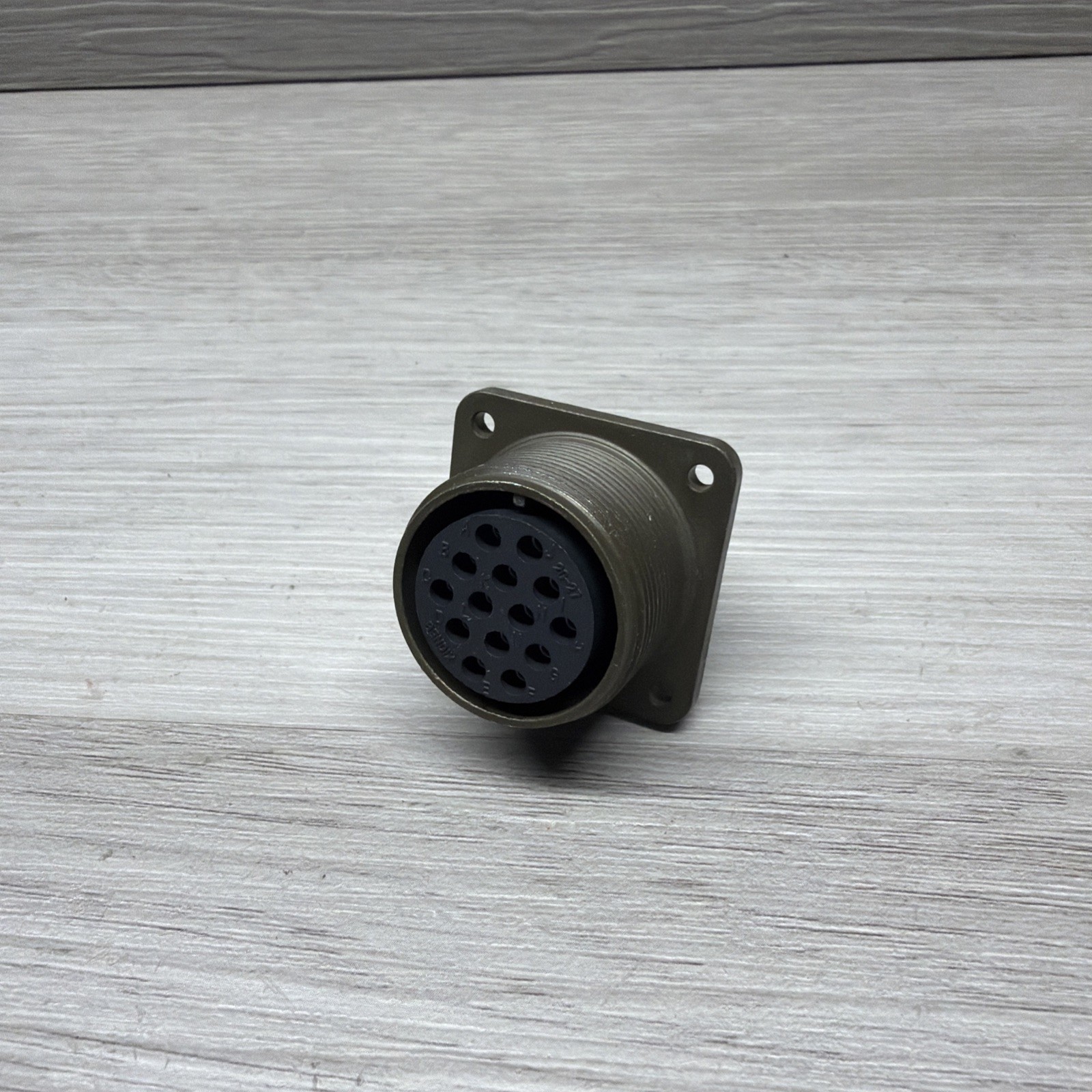 Amphenol MS3102E20-27S 14-Pin Receptacle For Circular Connector, New