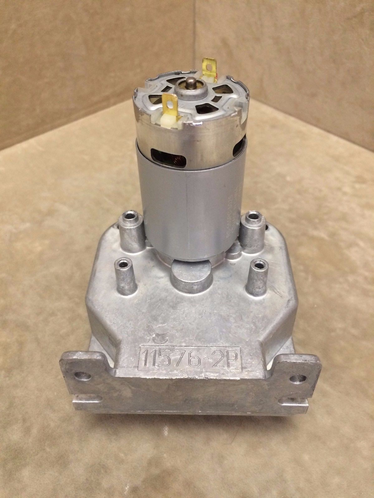 Cole Parmer, Fisher Scientific motor D-3138-4 – 12V – 150 RPM ( no pump)