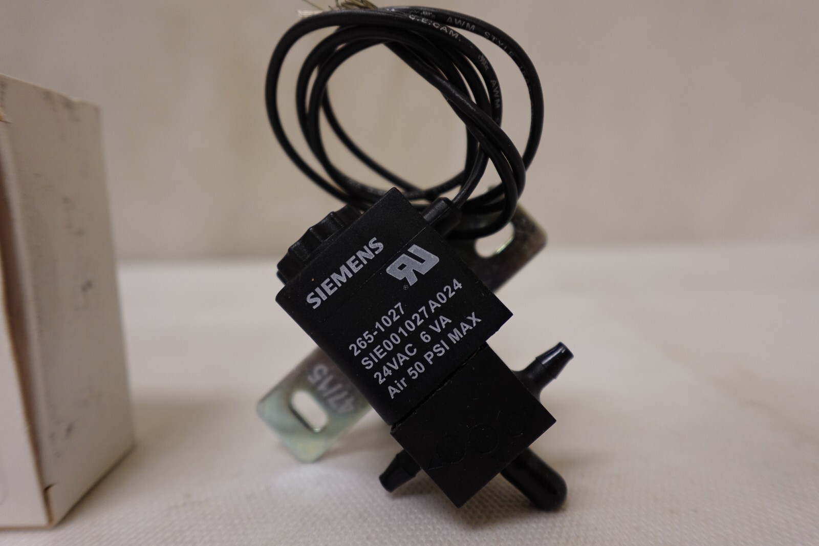 Siemens 265-1027 Solenoid Air Valve (EP) 3 Way Electro Pneumatic 24VAC 50PSI Max