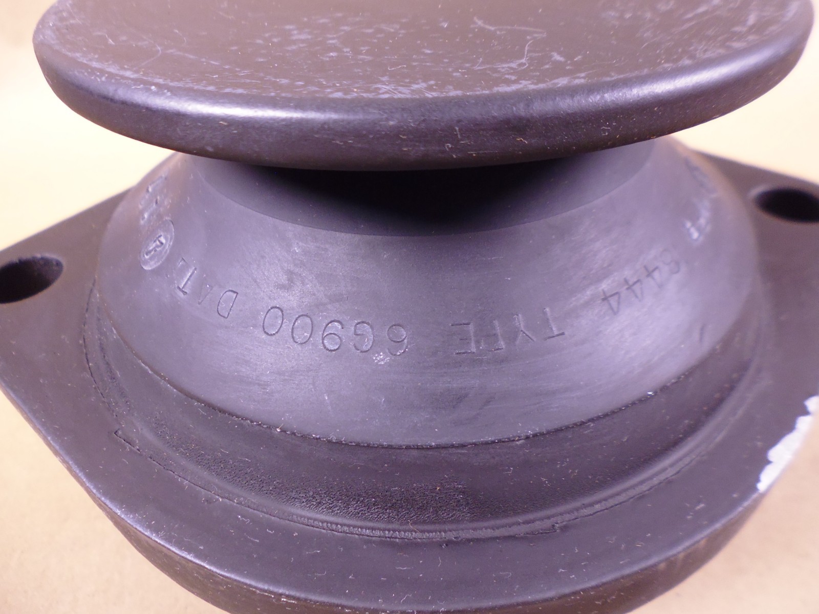 Oil State 6G900 Pipe Hanger Resilient Mount , 450-900 lb, 5342-01-424-2352