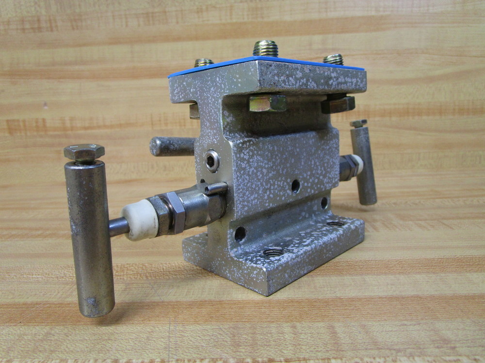Anderson Greenwood M4AVIC-TR68 Instrumentation Manifold 3-Valve M4AVICTR68