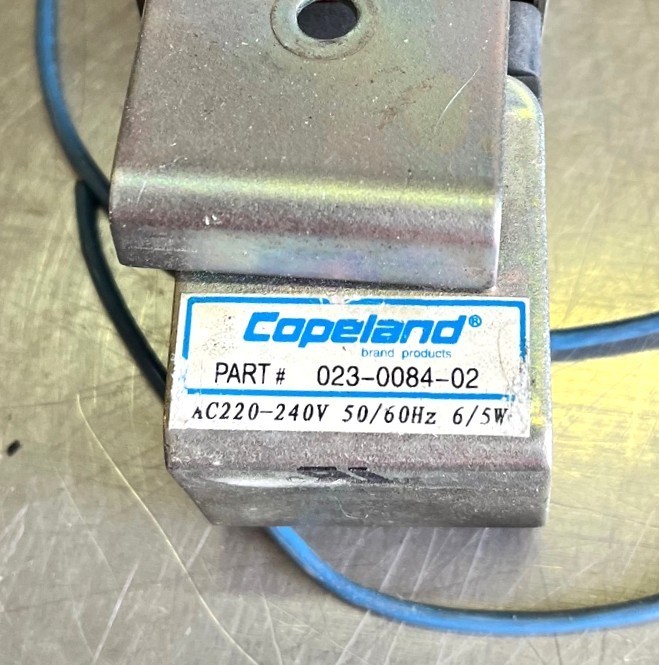 Copeland OEM Part# 023-0084-02 AC 220-240V 50/60hz Used Cut Out / FF3