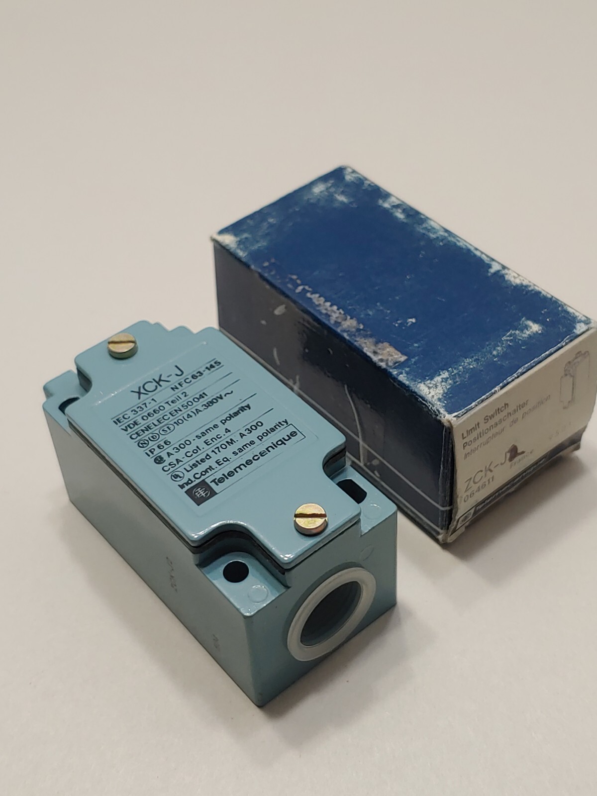 TELEMECANIQUE ZCK- J2 LIMIT SWITCH BODY XCK-J NEW OPEN BOX
