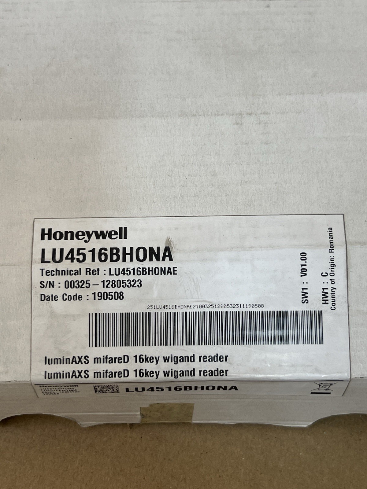 Honeywell LU4516BHONA LuminAXS mifareD 16key Wiegand reader