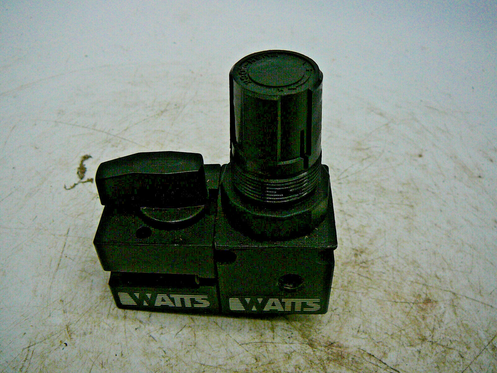 WATTS PNEUMATIC REGULATOR R35-02C 300PSI W/SHUT OFF VALVE