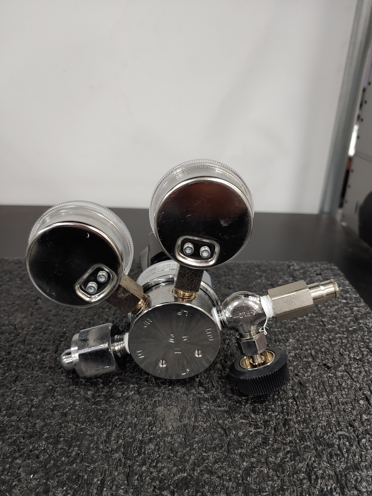 HARRIS SPECIALTY GAS KH1001 401C-050-320 Single Stage Regulator