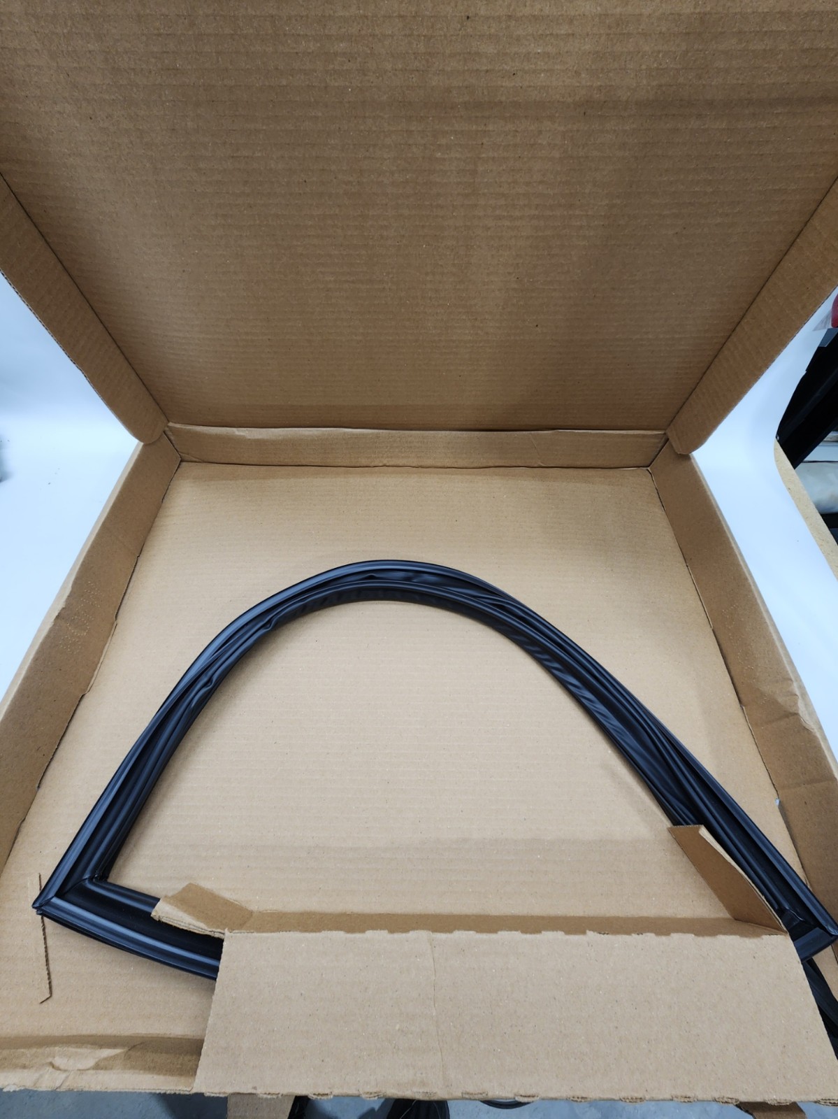 Whirlpool 2177310 Gasket-Door FIP 1/2″ Black Rubber Seal