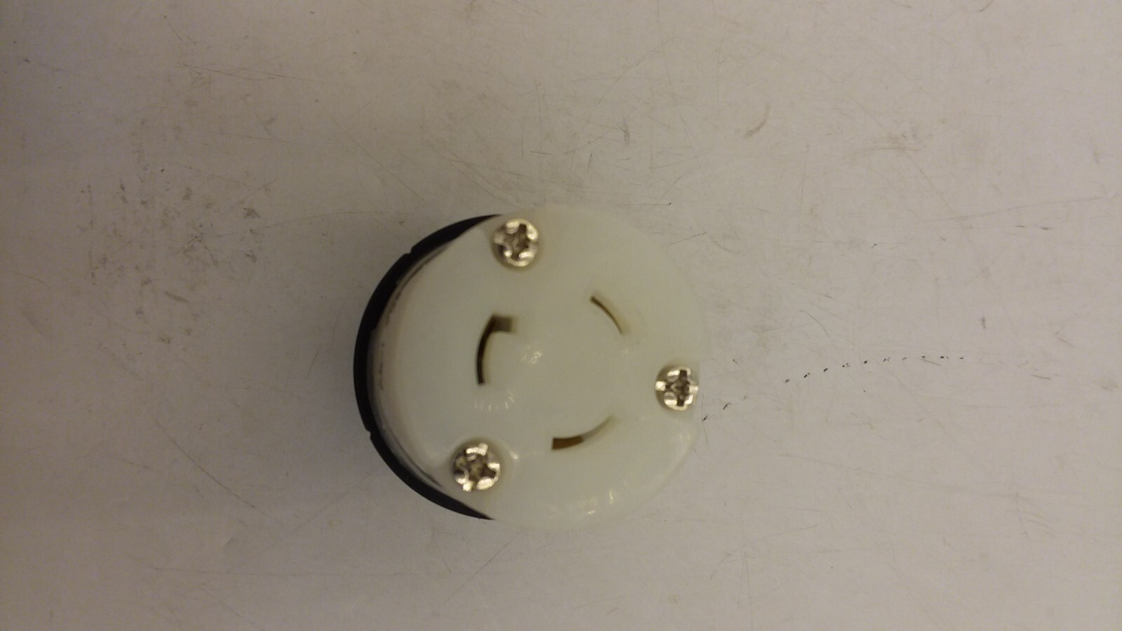 LEGRAND L520-C CONNECTOR 20AMP 125V 3 WIRE TURNLOK NEMA L520 NIB