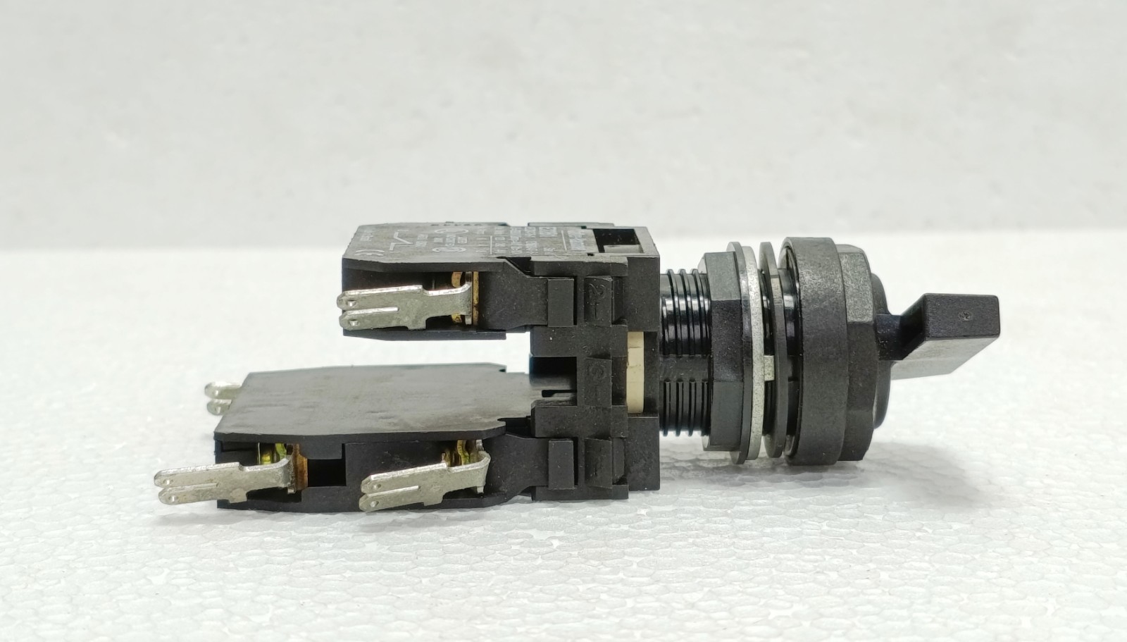 SULLAIR CUTLER-HAMMER SELECTOR SWITCH 250016-352 E22B1 E22B20 1NC 2NO NEW