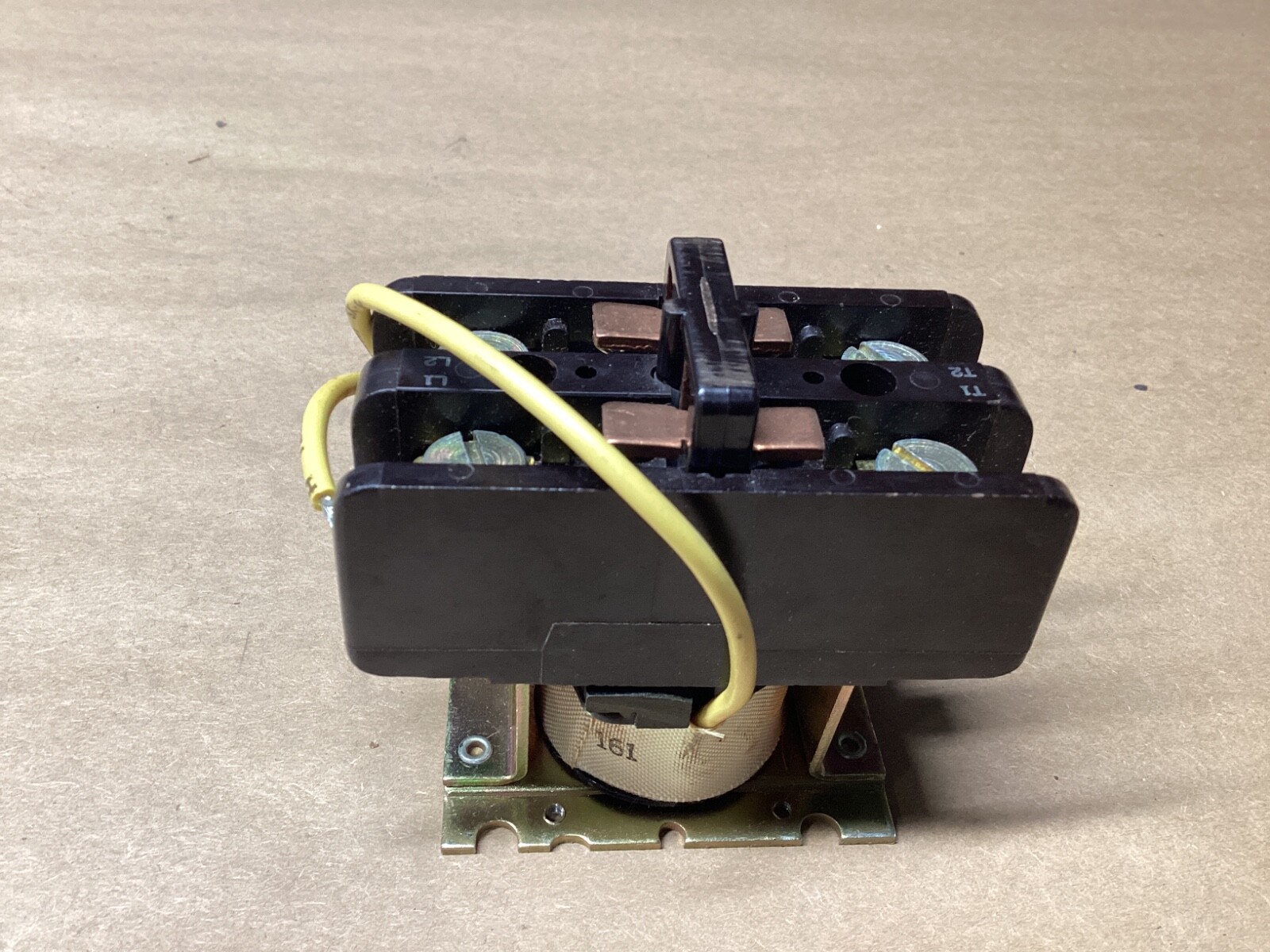 ESSEX 143-D1B2 2POLE ..120V COIL ..277/480/600V CONTACTOR #111L140*CO