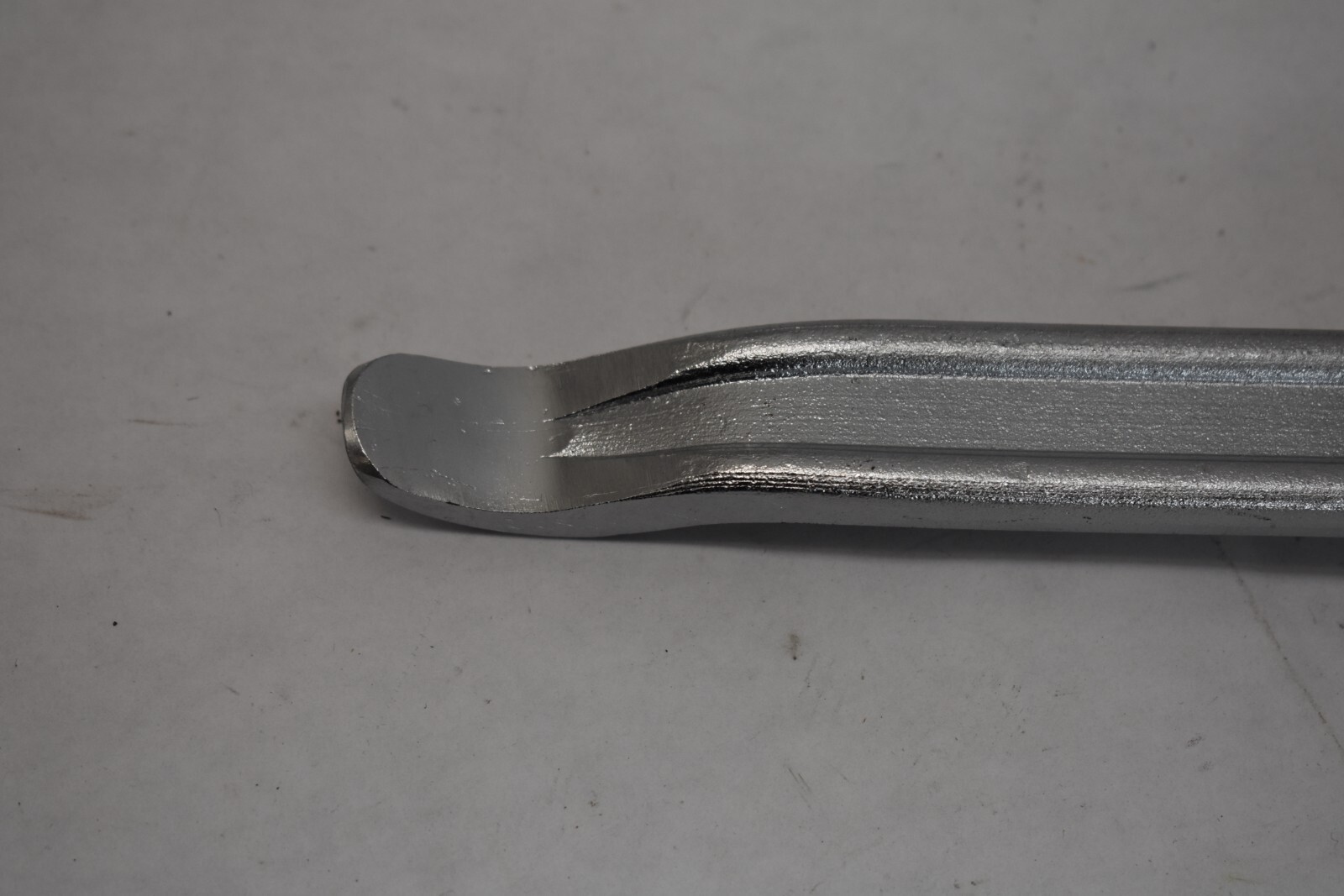 Pittsburgh General Purpose Tire Iron 93230 24″ Forged Steel Chrome Plated Finish