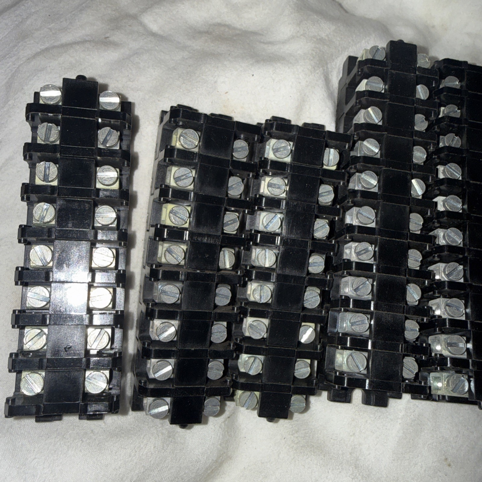80 + Buchanan Medium Duty 524 Flat base Sectional Terminal Blocks