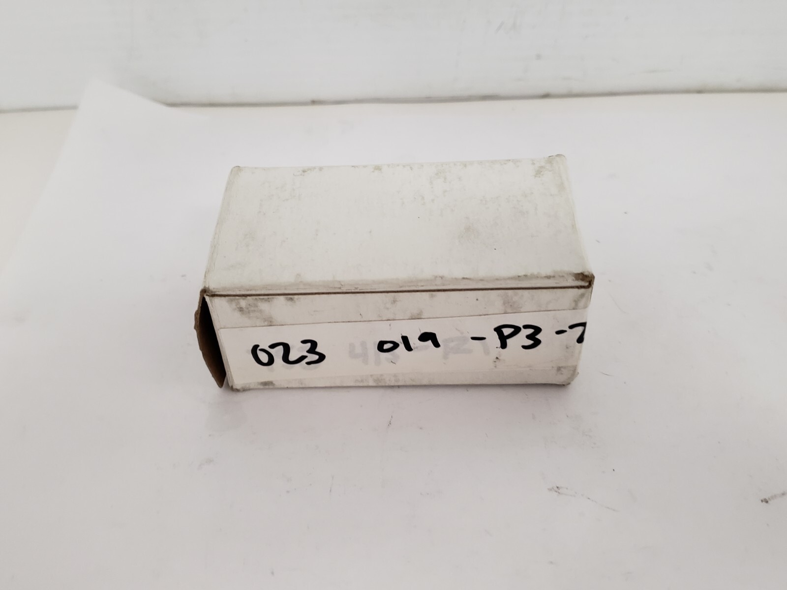 SQUARE D XB4BW3465 22MM PUSHBUTTON LED 120VAC NIB