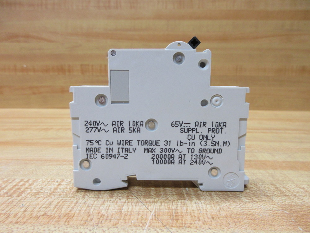 Schneider Merlin Gerin Square D 17417 Breaker MG17417 30A
