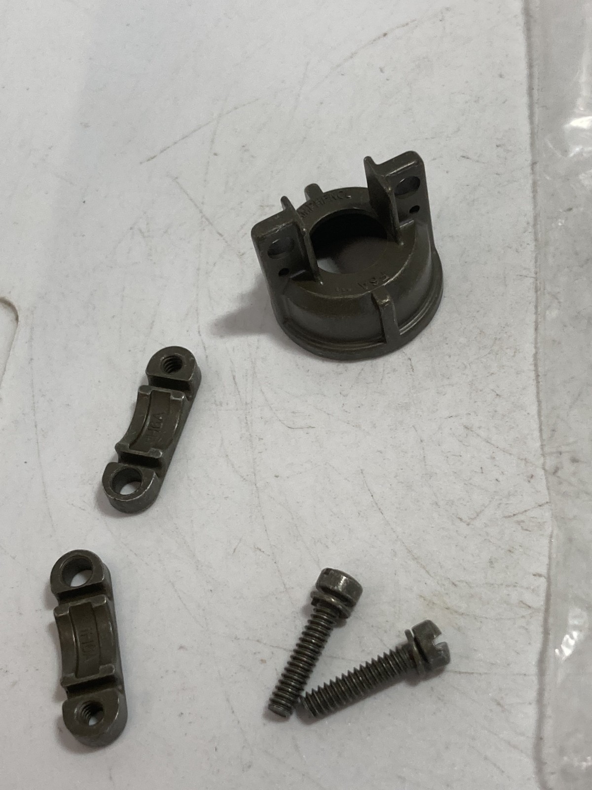 AMPHENOL 97-3057-1007 CABLE CLAMP ZINC DIE CAST NIB
