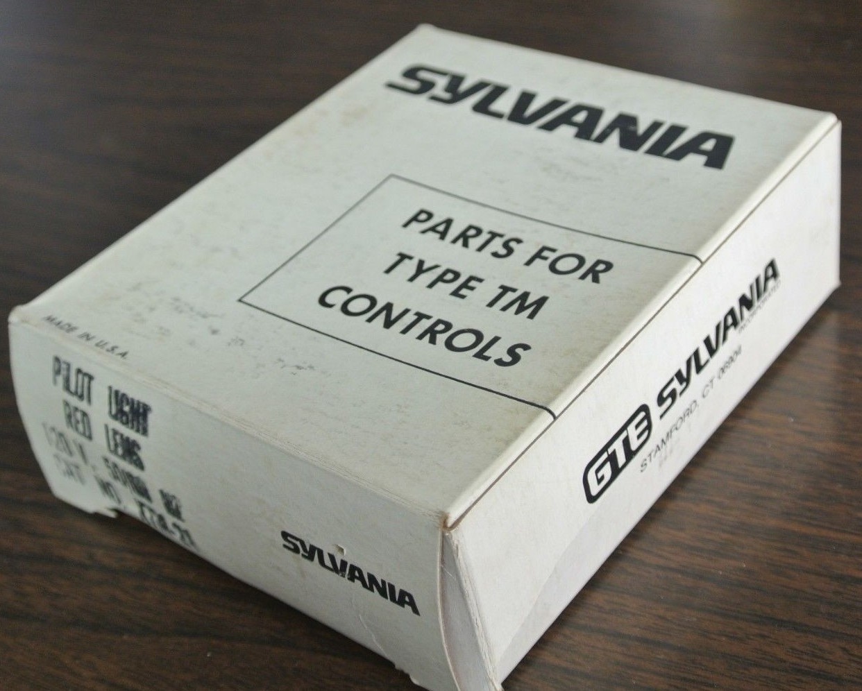 SYLVANIA / GTE KTM-21 PILOT LIGHT – RED LENS – 120V, 50/60Hz – NEW SURPLUS