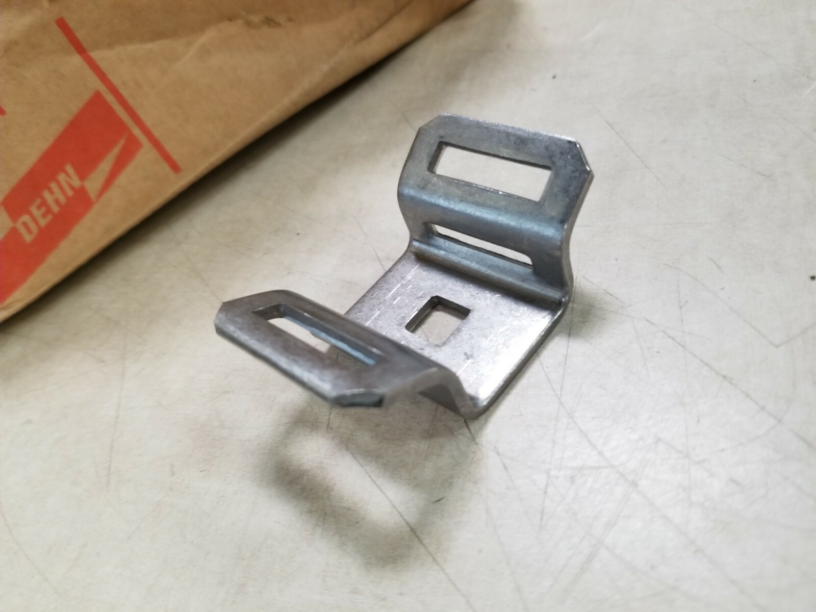 Lot of 50 – Dehn MV Clamp MVK 8.10, 390051