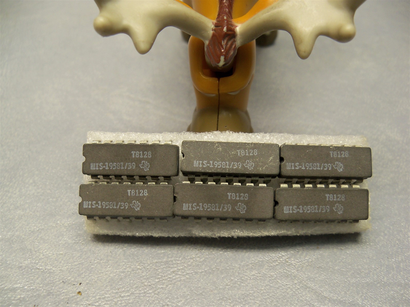 Texas Instruments MIS-19581/39 Integrated Circuit Case / Lot of 6