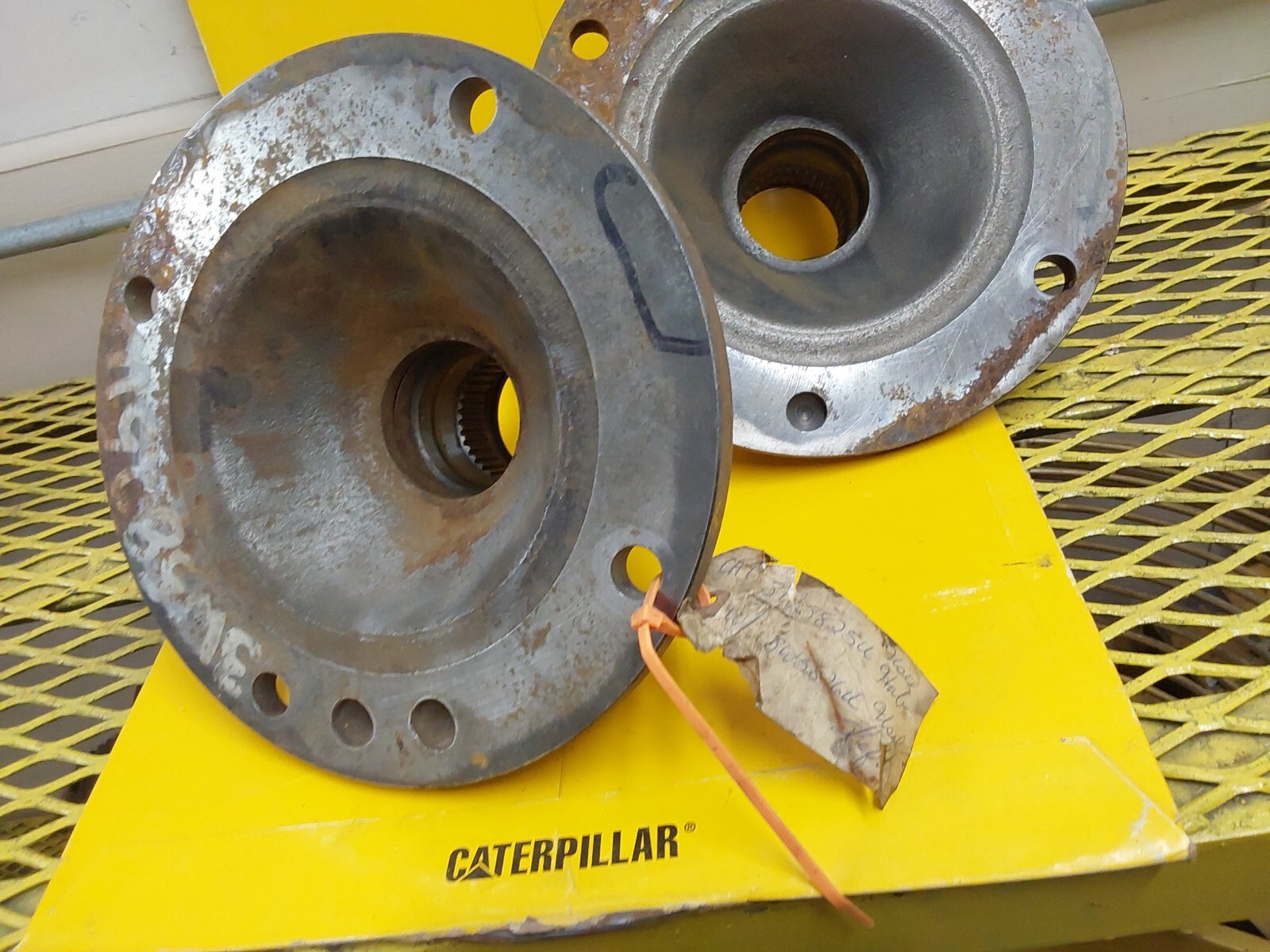 Caterpillar Hub. Set Of 2. Part #3W5825 For 963, 973 Loader