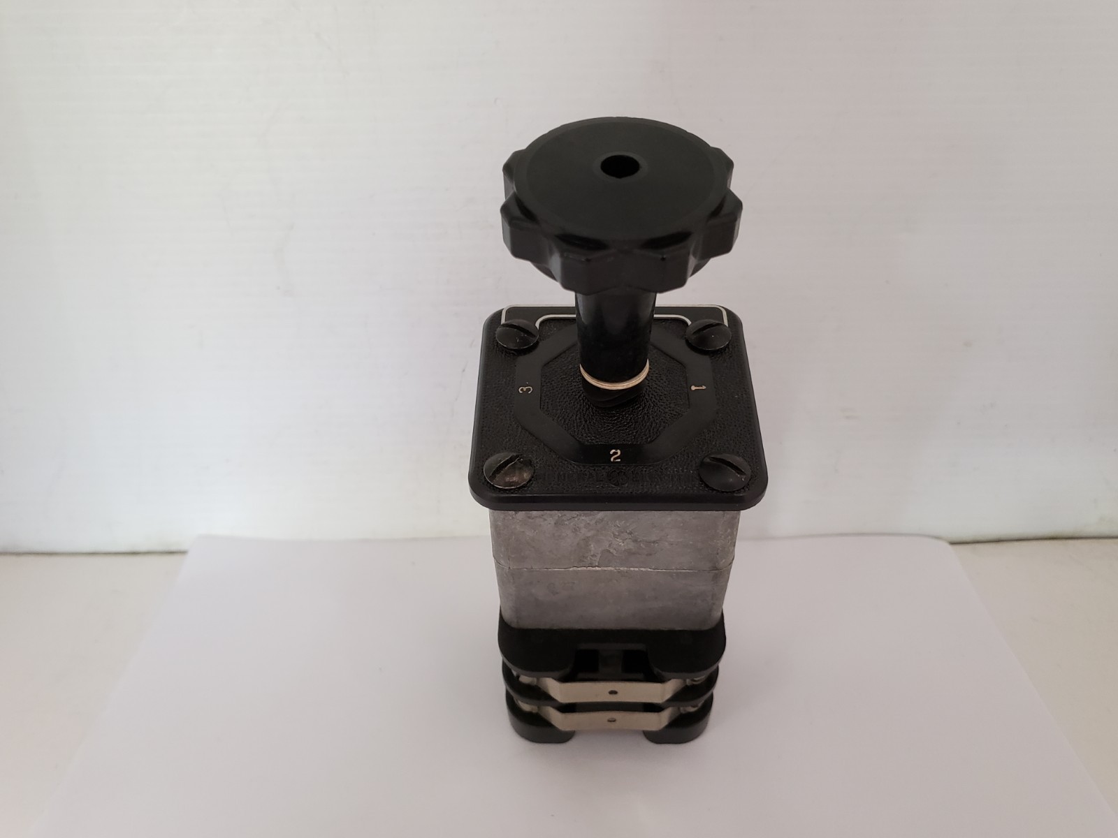 GENERAL ELECTRIC 10AA012 ROTARY CAM SWITCH 4 POSITION MAINTAINED NNB