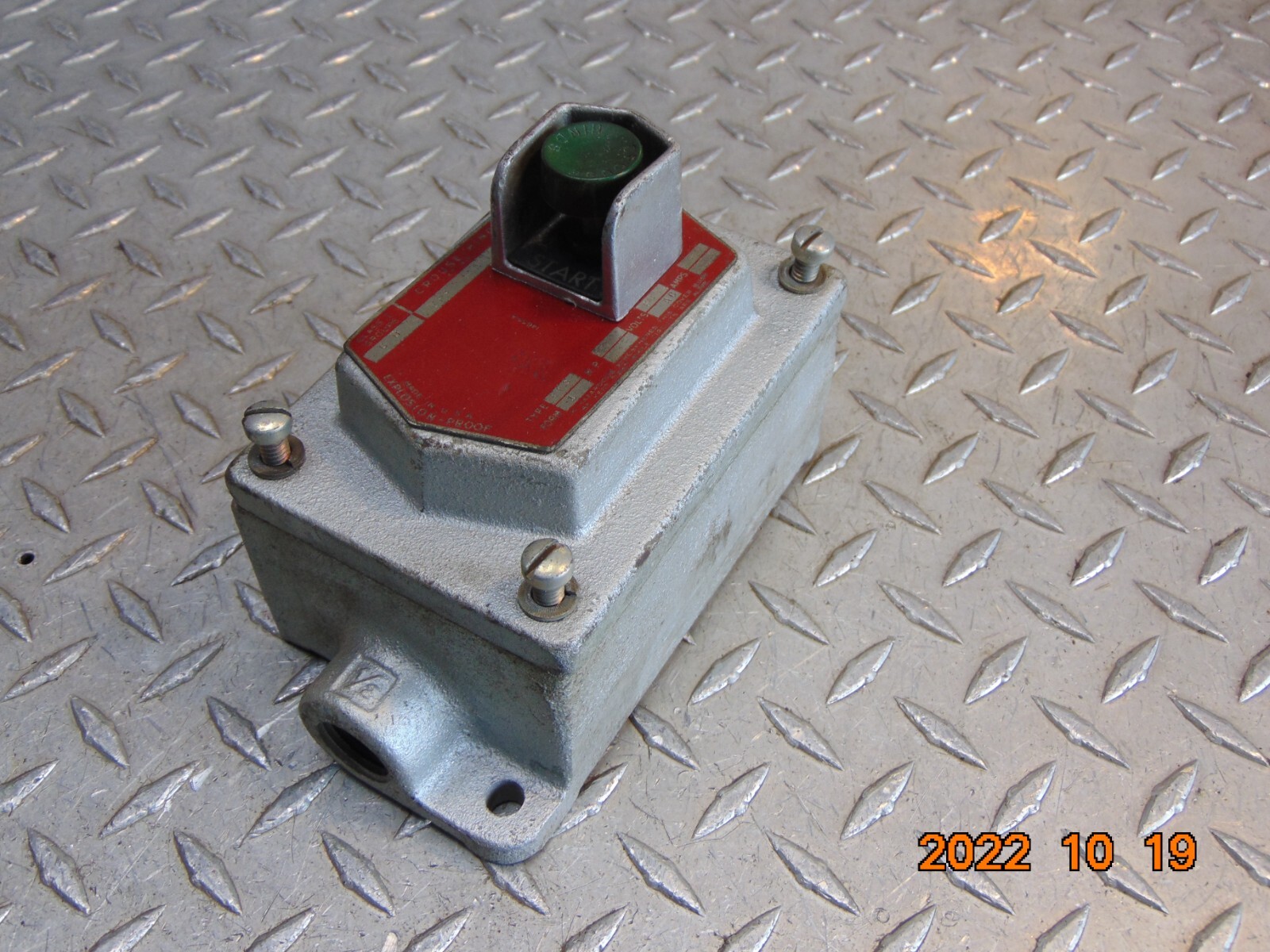 CROUSE HINDS EFS 111 START PUSH BUTTON CONTROL STATION HAZARDOUS LOCATIONS