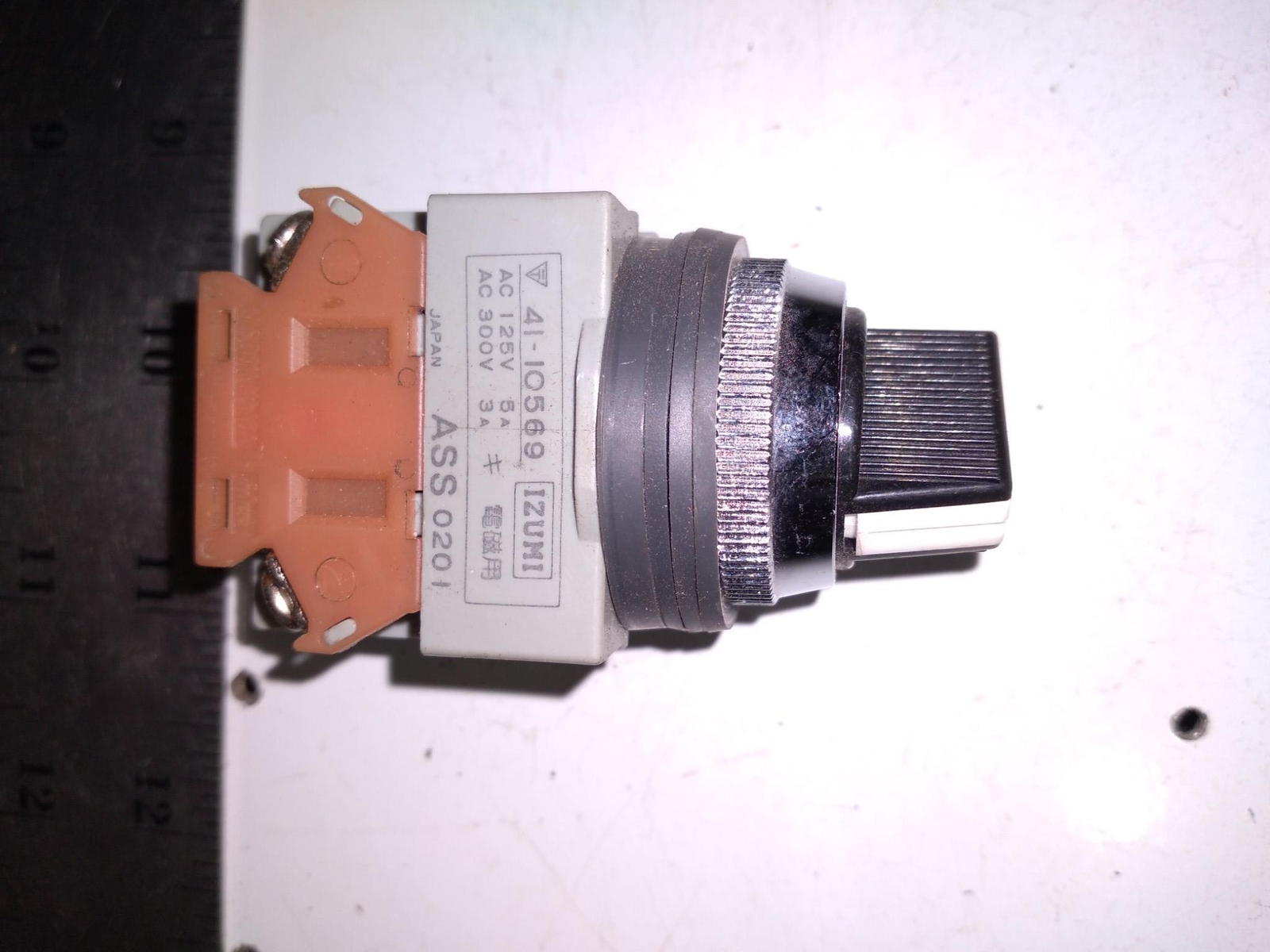 IZUMI 41-10569 125-300V AC 3-5A