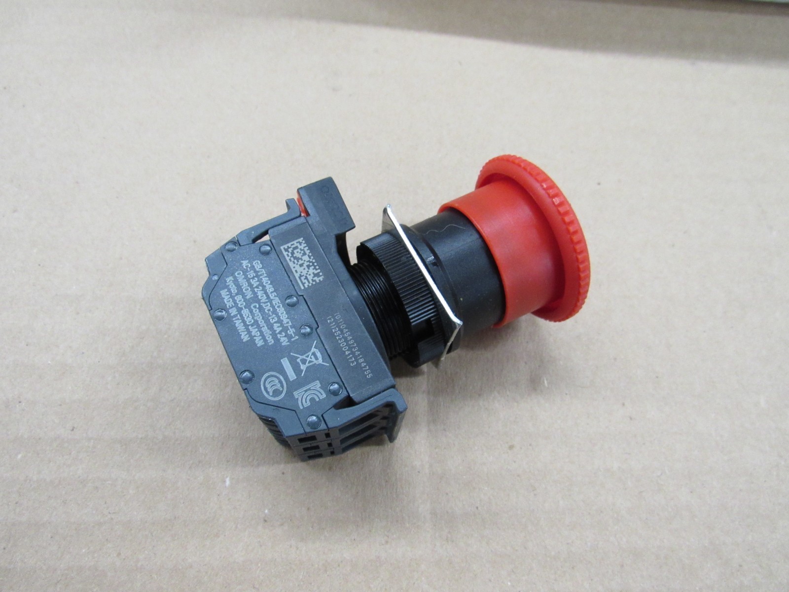 5 pcs Omron A22NE-M-P212-N emergency stop push button assembly e stop A22N