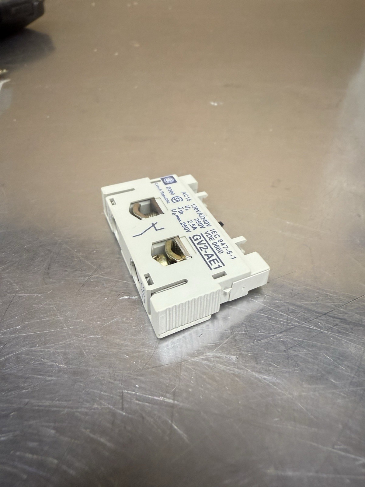Telemecanique Schneider GV2-AE1 Auxiliary Contact Block New