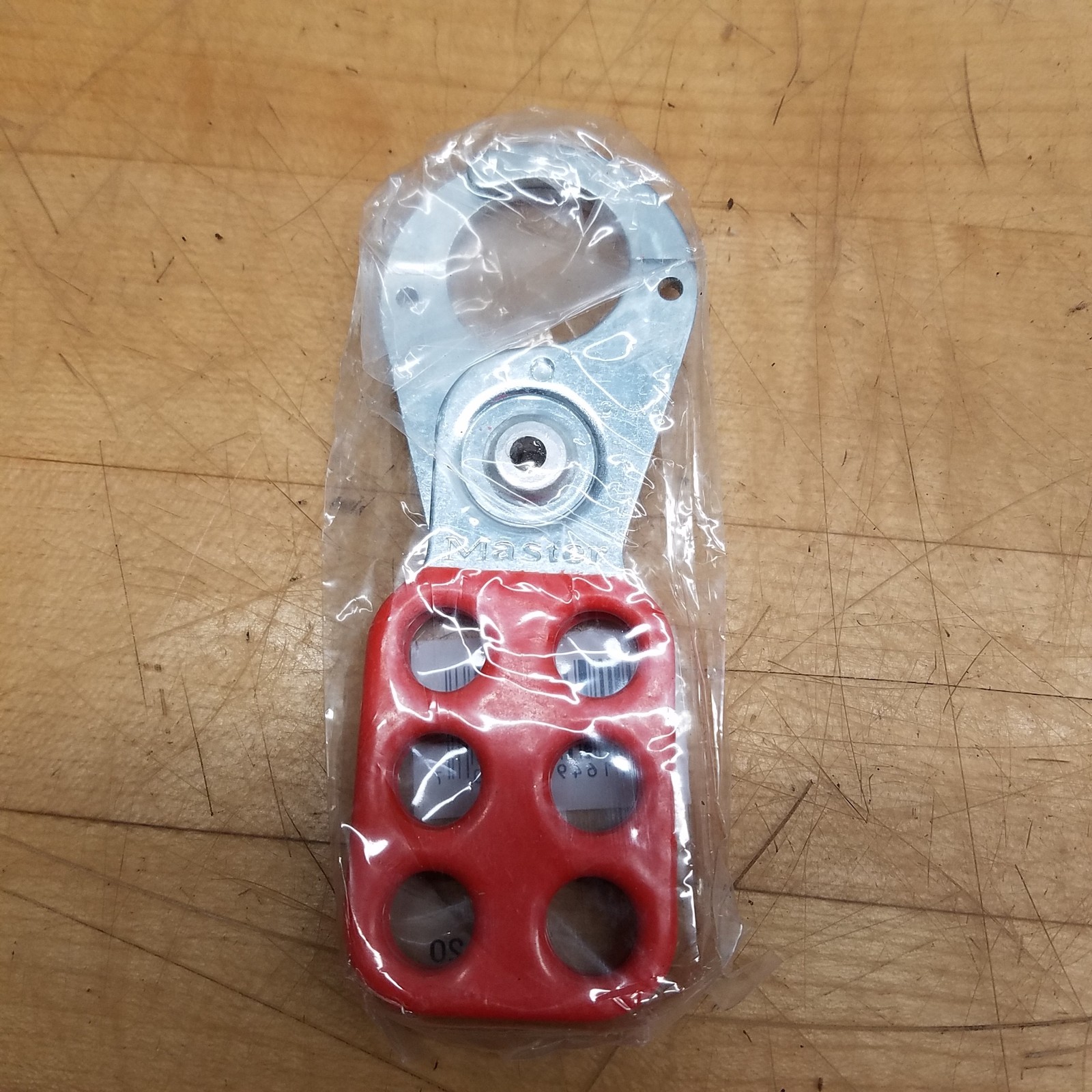 Master Lock 420 Lockout Hasp, 6 Hole – NEW