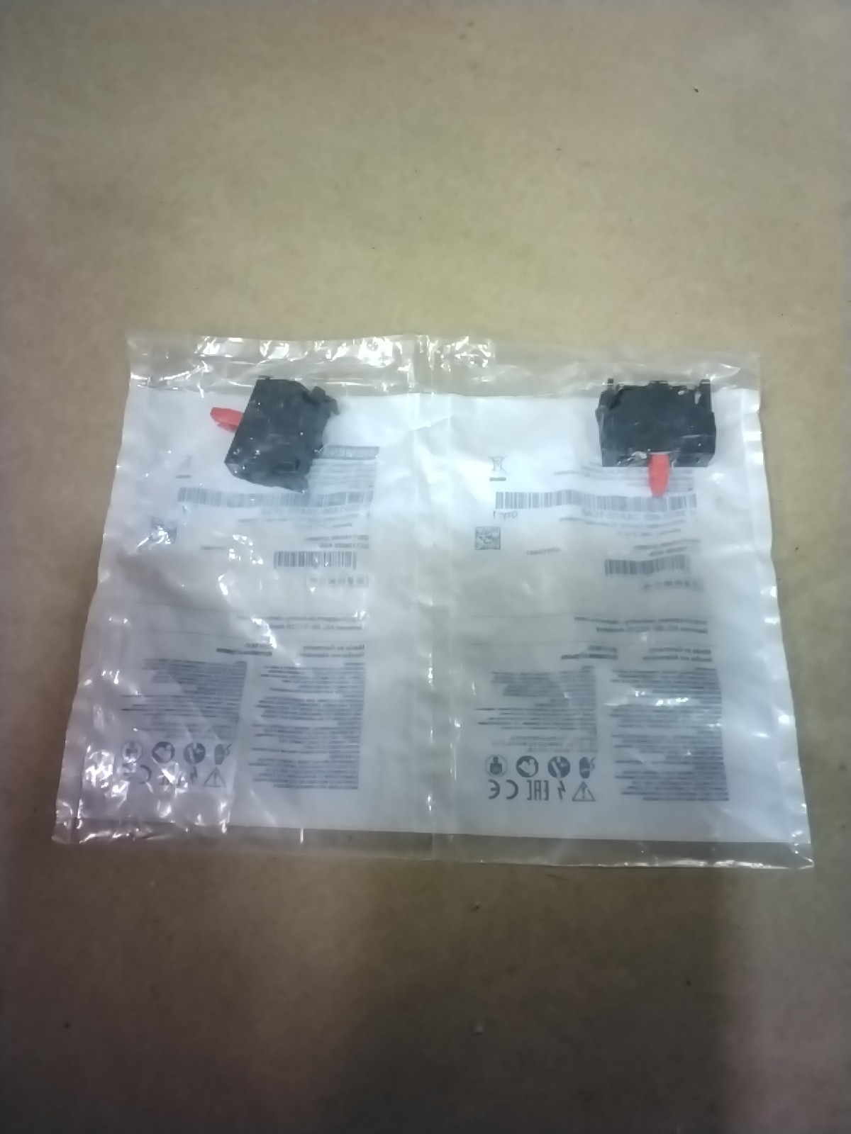 Siemens 3SU1400-2AA10-1CA0 Contact Block, Lot Of 2
