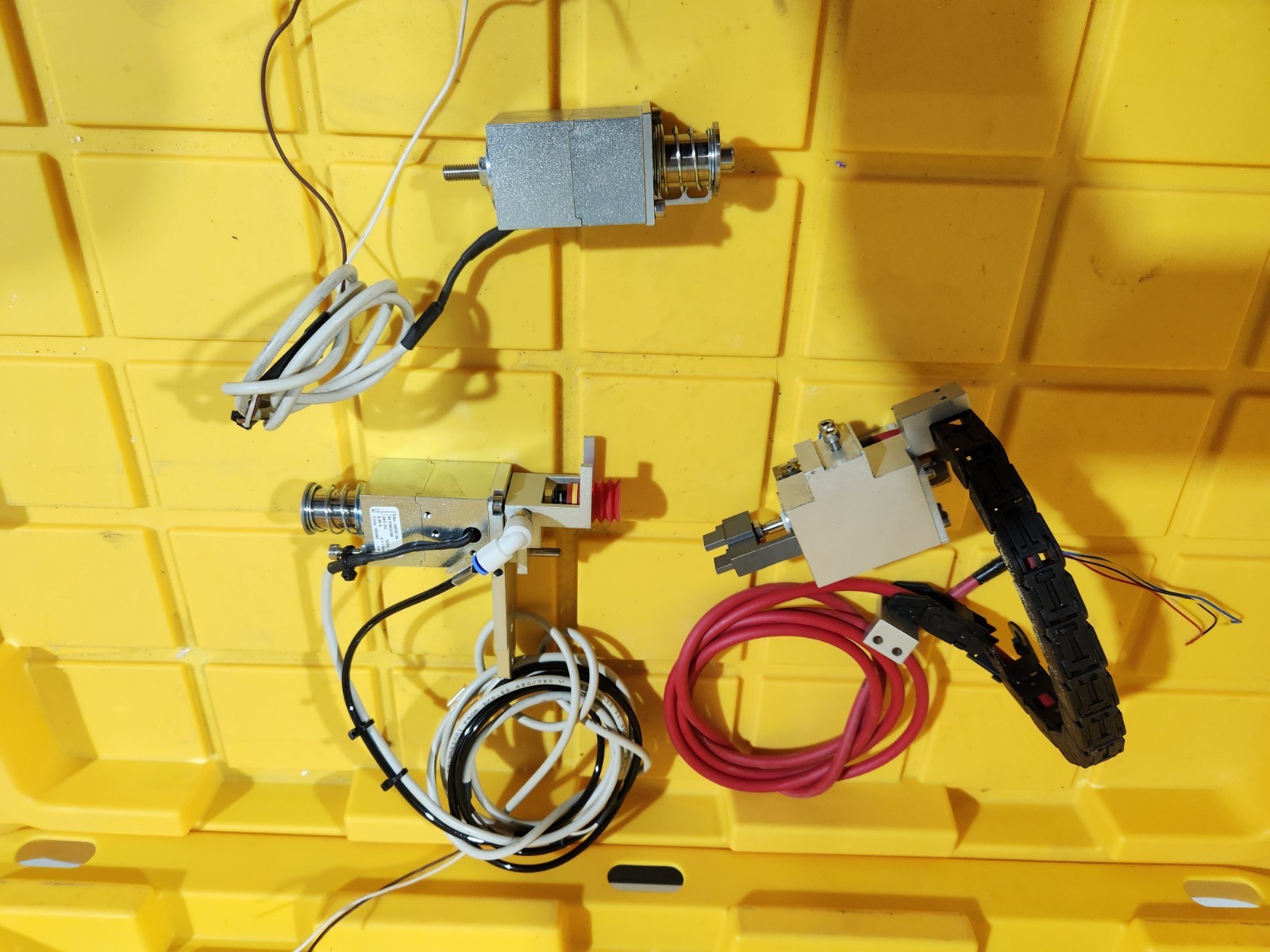 KENDRION Push / Pull SOLENIOD ACTUATOR – Lot Of 3 – 44030134 – 24 VDC – LHP035