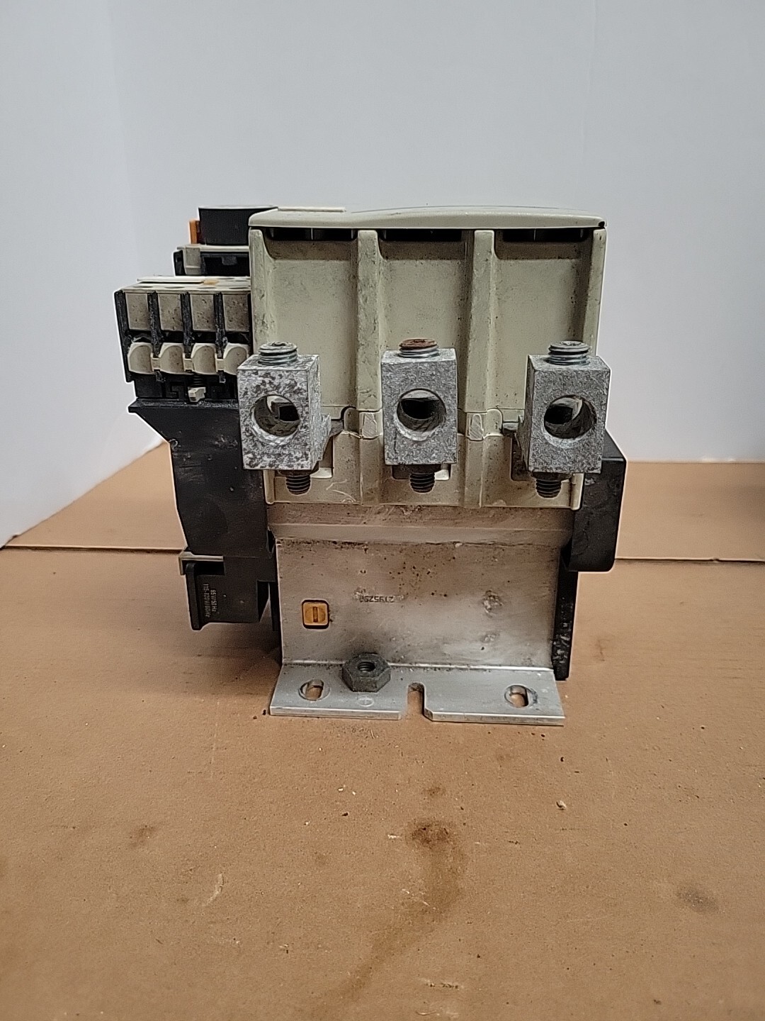 Schneider Electric Telemacanique 600VAC 200A Contactor Body LC1F185