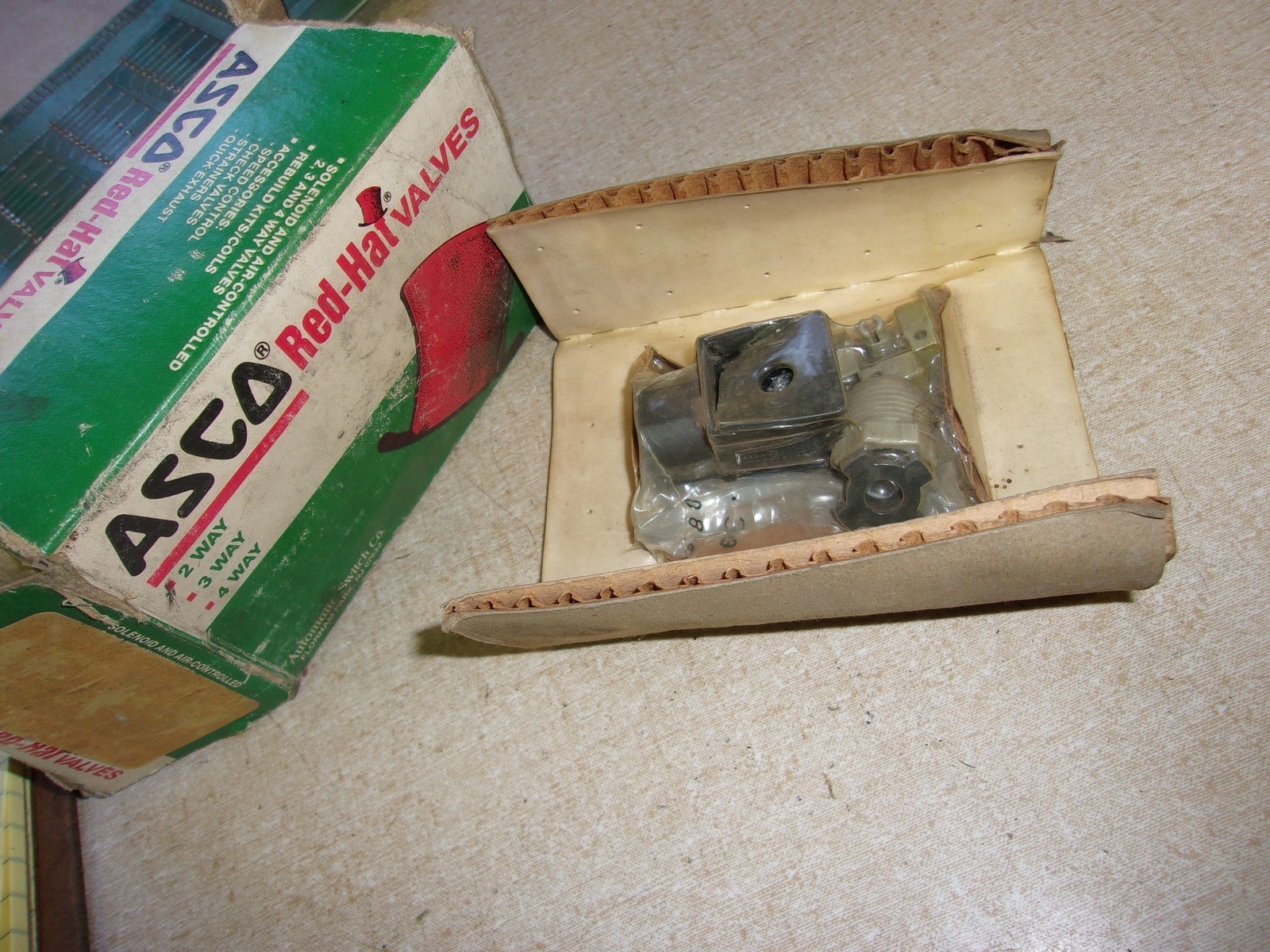 NEW Asco Red-Hat 00713 Solenoid Valve KBSS 7258 DS-814 17085 1025387