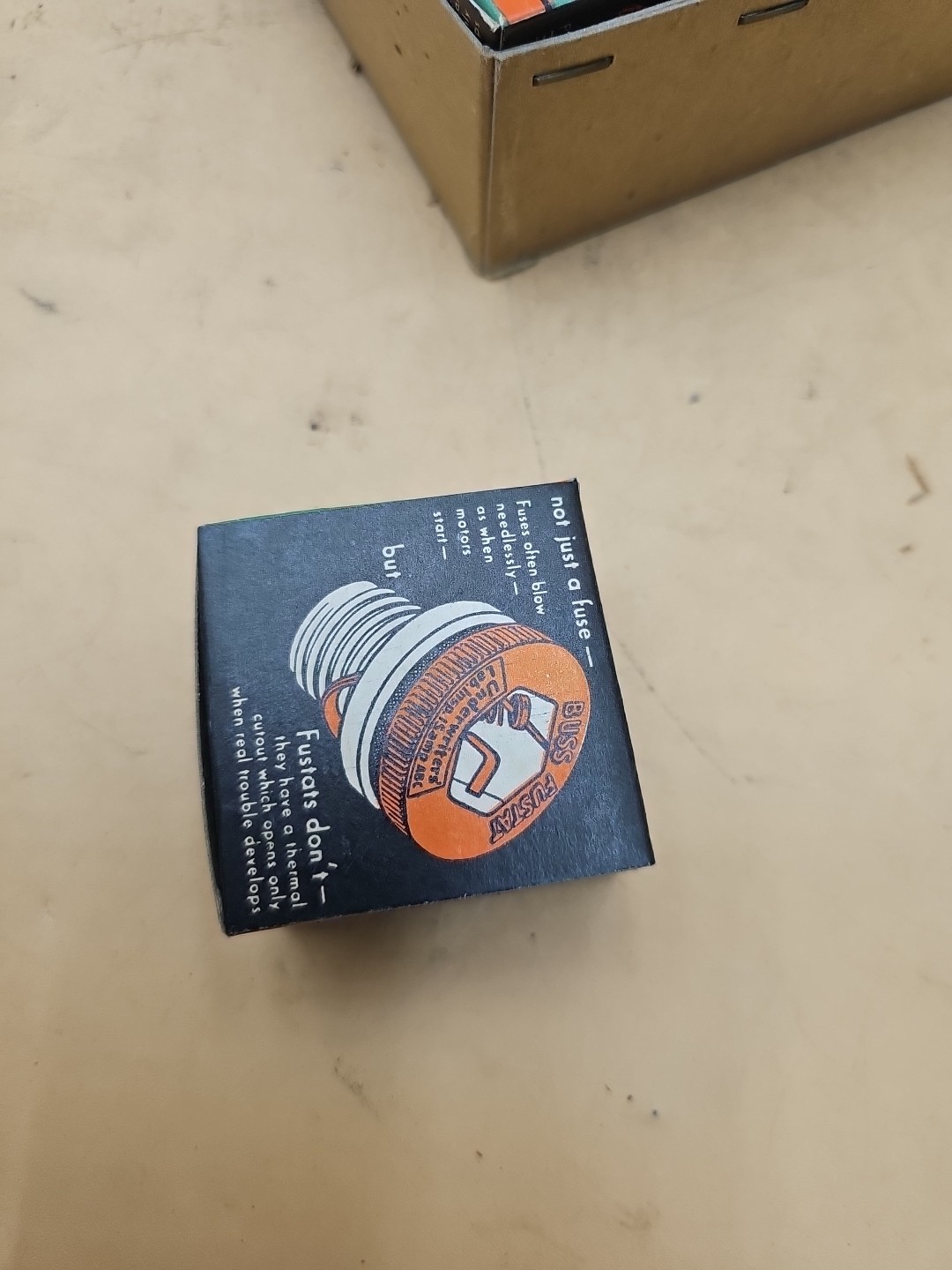 LOT 100 OF Buss Fustat S25 Screw In Fuses. 25 Amp