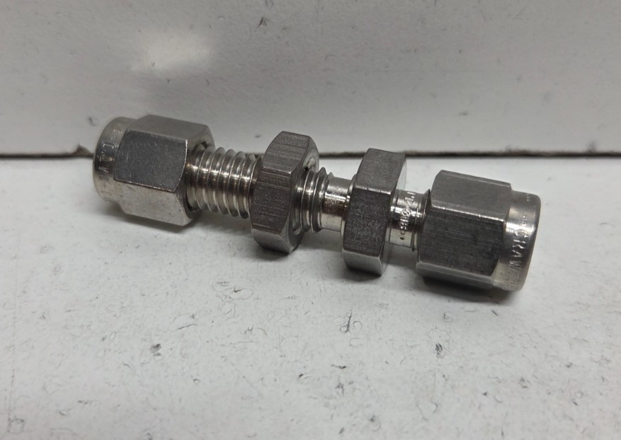 NEW NO BOX! SWAGELOK 1/8″ TUBE OD STAINLESS STEEL BULKHEAD UNION SS-200-61