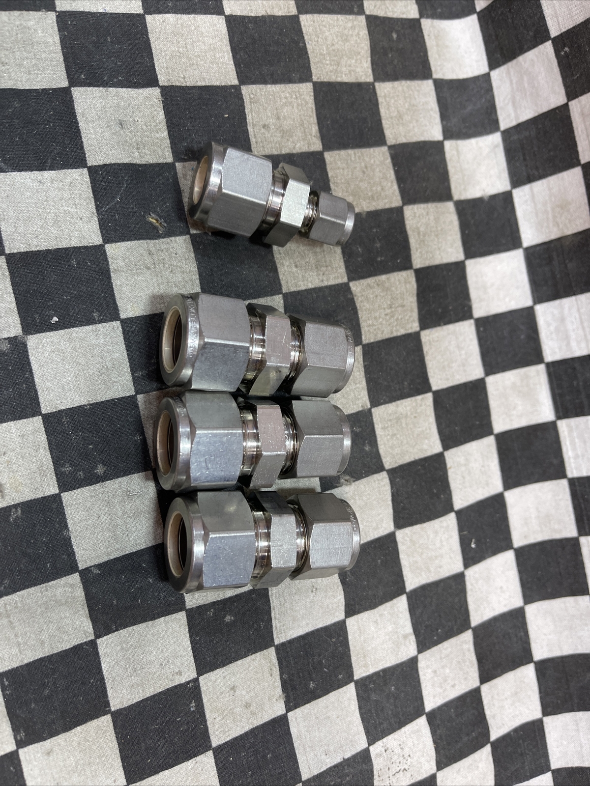 SWAGELOK UNION REDUCER SS-810-6-4 & SS-1010-6-8, LOT OF 4, SHIPSAMEDAY, #1622N2