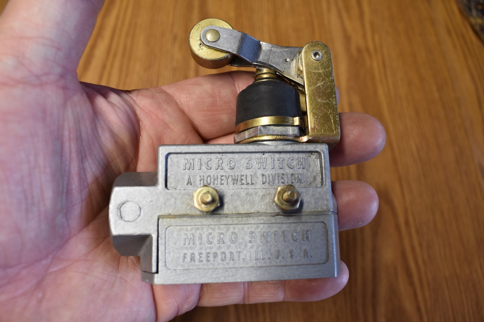 Genuine MICRO SWITCH BZE6-2RN2