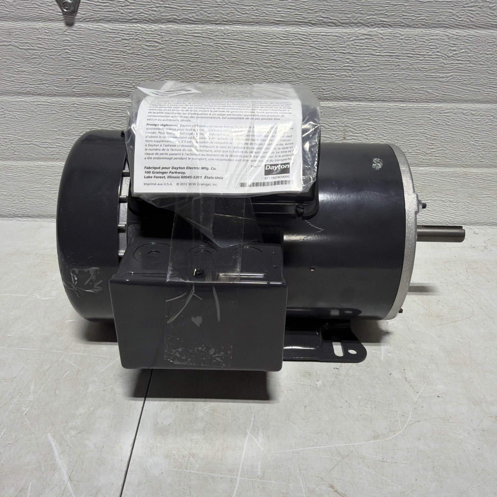 DAYTON 5K565BG INDUSTRIAL MOTOR 1-1/2 HP 1725 RPM 1PH TEFC ENCLOSURE 60HZ DENTED