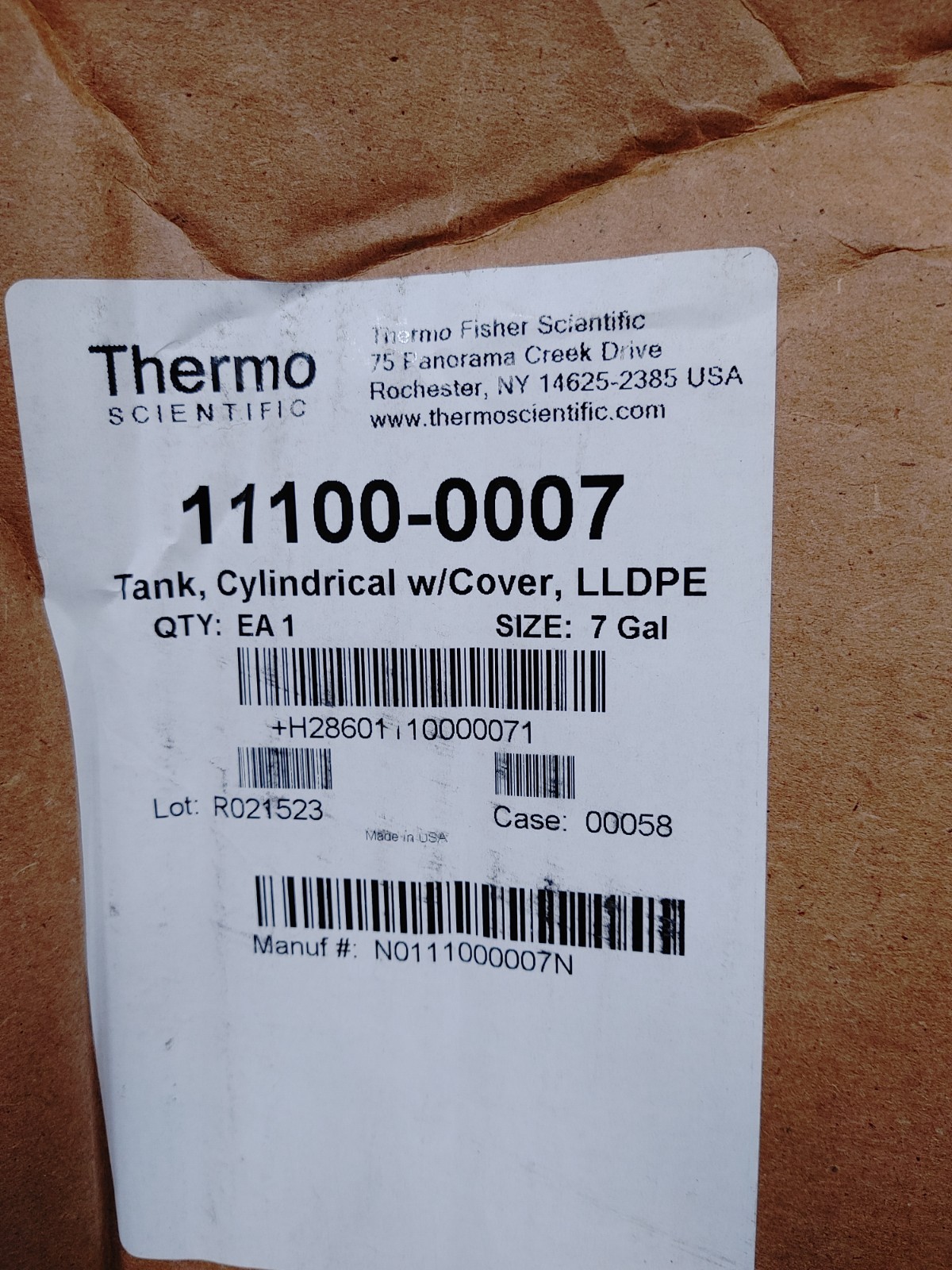 THERMO SCIENTIFIC 11100-0007 LLDPE 28L Cylindrical Tank with Lid